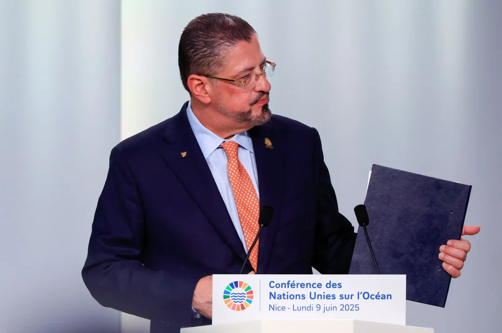 COSTA RICA PRESIDENT RETAINS IMMUNITY