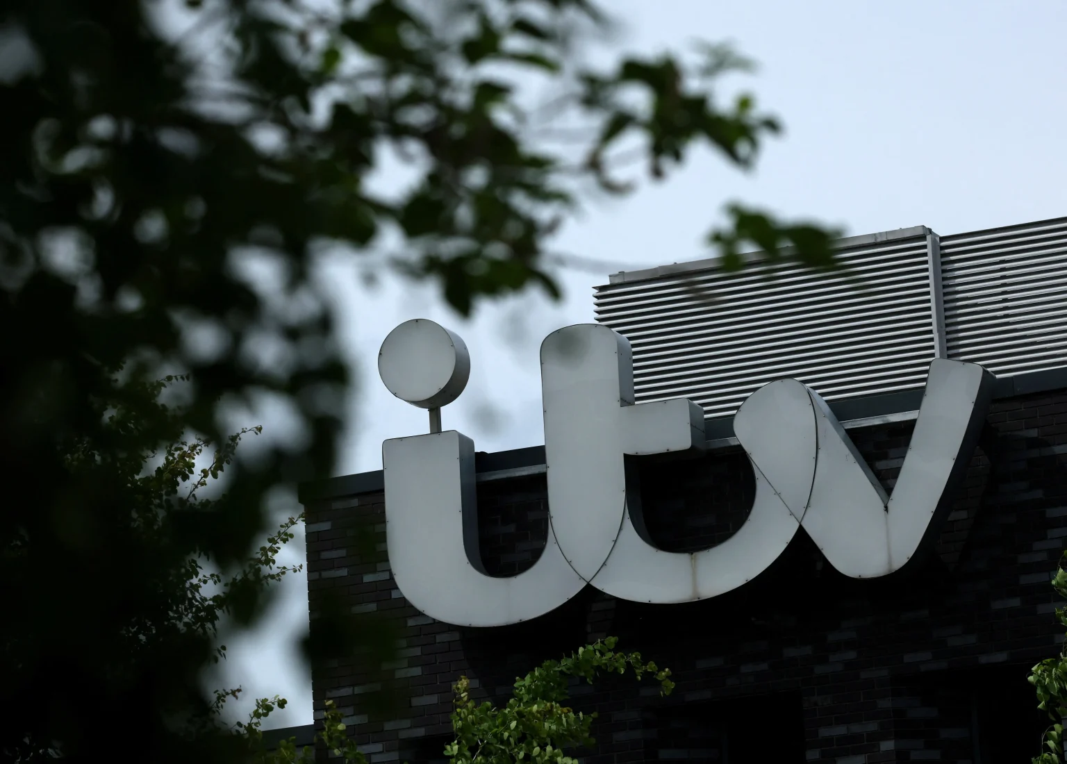 COMCAST IN TALKS TO BUY ITV’S BROADCASTING BUSINESS