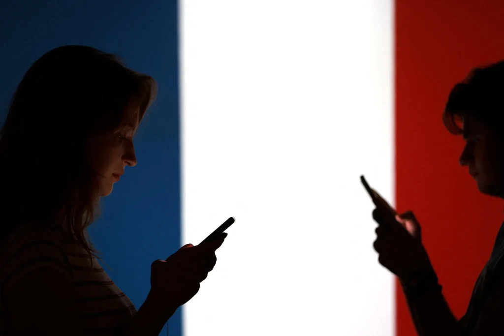 FRANCE APPROVES UNDER-15 SOCIAL MEDIA BAN