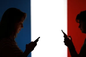 FRANCE APPROVES UNDER-15 SOCIAL MEDIA BAN