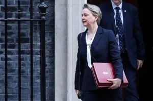 UK CHARTERS OMAN FLIGHTS FOR BRITONS Reuters