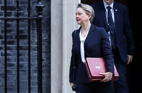 UK CHARTERS OMAN FLIGHTS FOR BRITONS Reuters