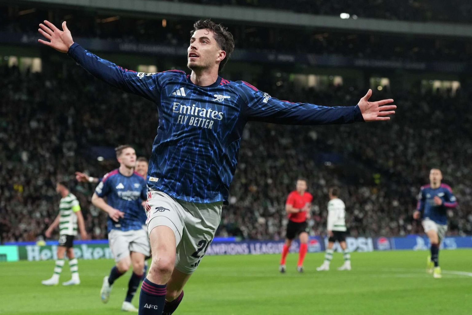 ARSENAL BEATS SPORTING