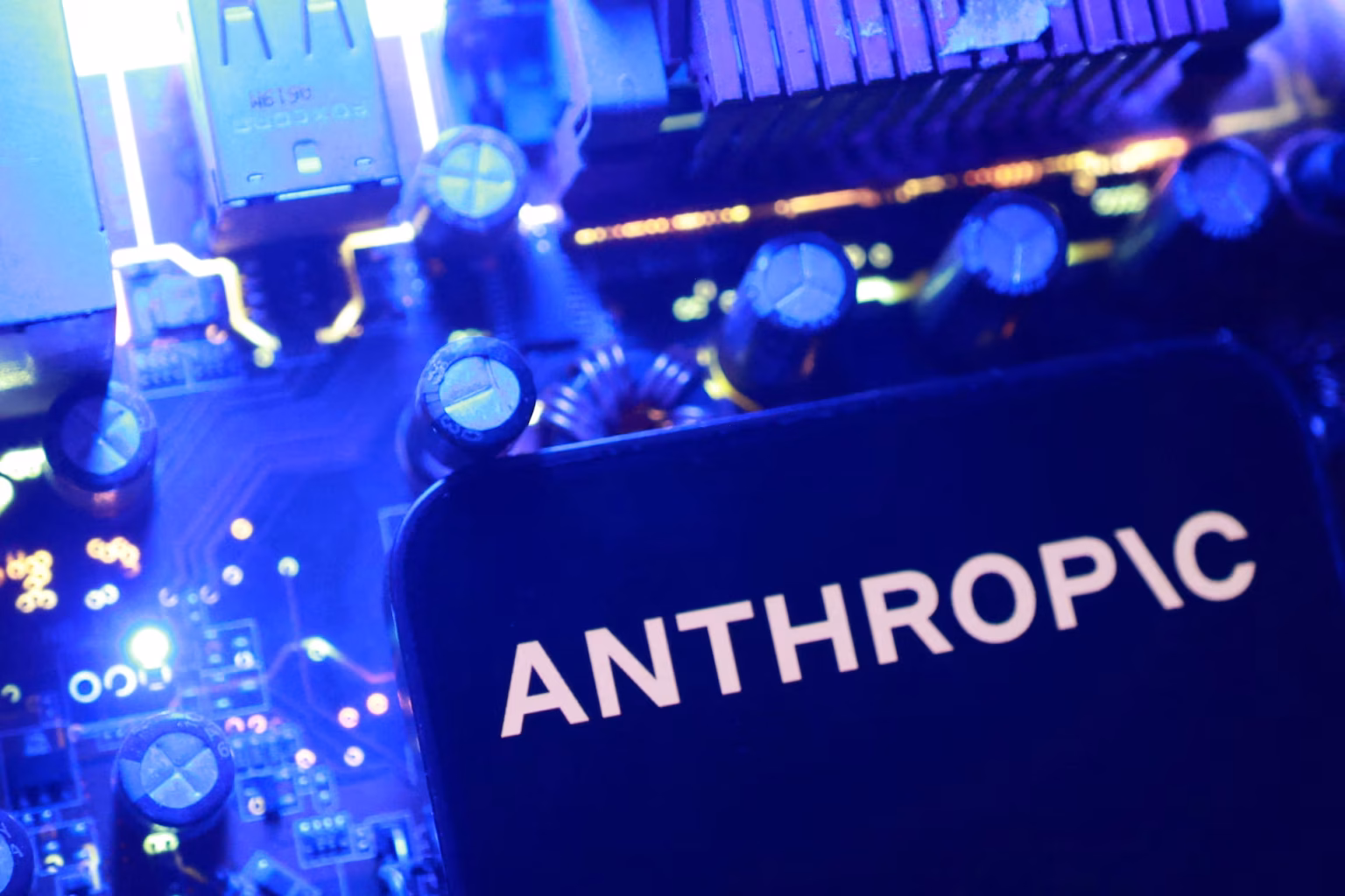 ANTHROPIC TO RESTORE CLAUDE FABLE 5 ACCESS