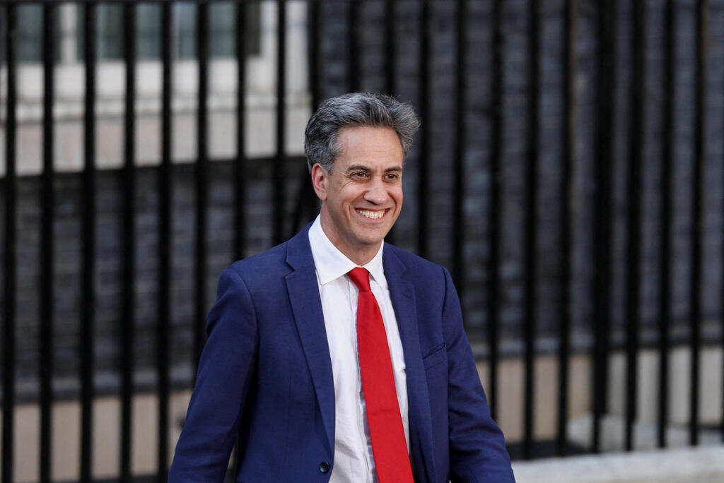 MILIBAND GREETED BY FOREIGN OFFICE STRIKE